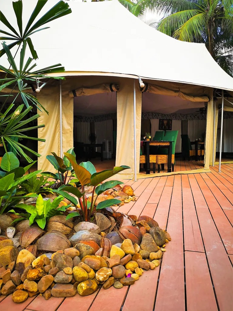 4R_v2-29 Beautiful Glamping Tents