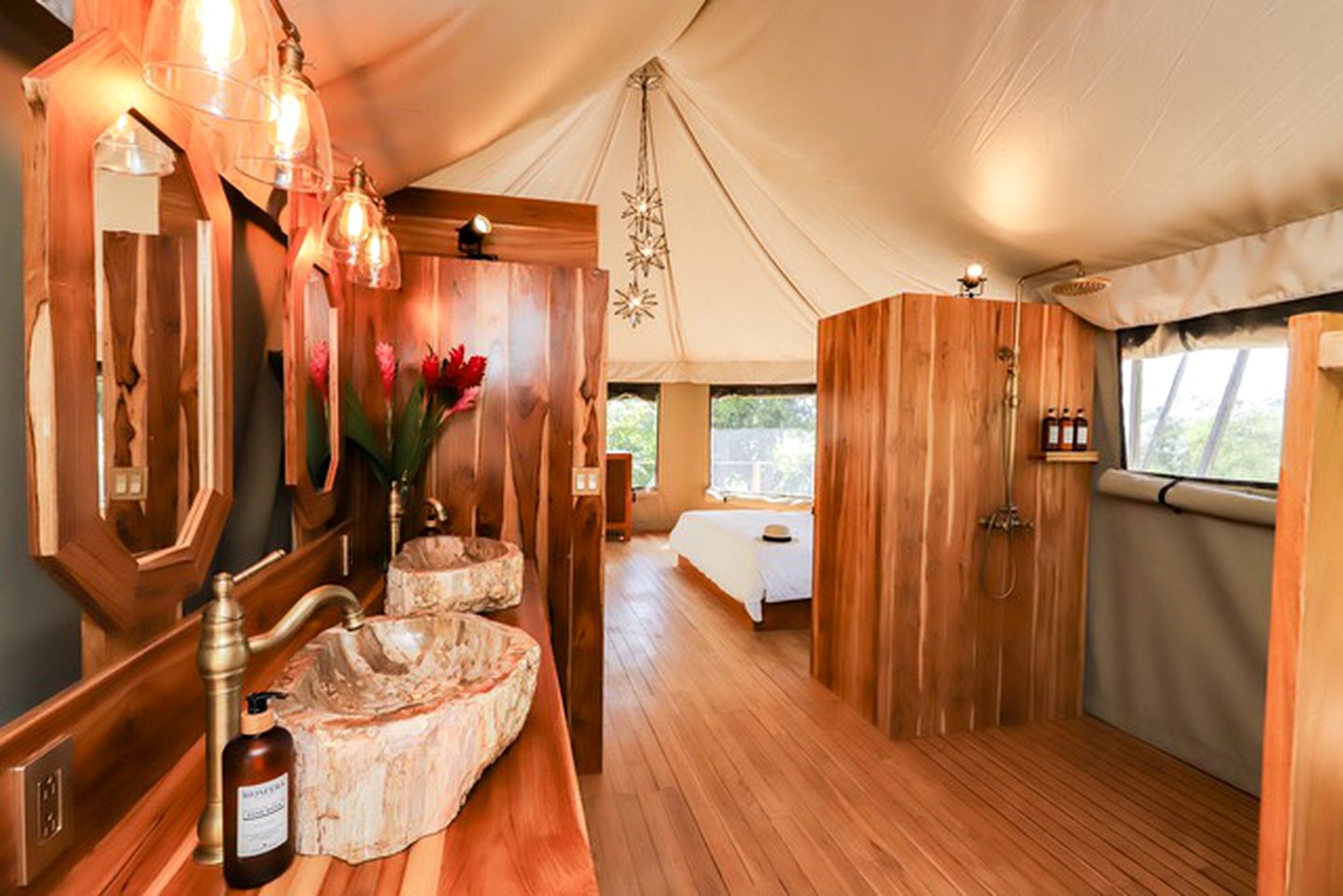 edef546bab092a3c2bca719edecb71b8 Glamping Tents